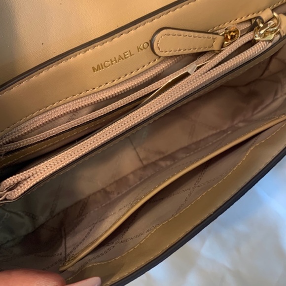 MICHAEL Michael Kors Soho Crossbody. - Picture 5 of 8